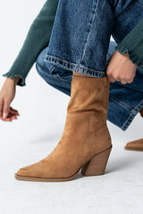 Venice Boots In Camel - Final Sale