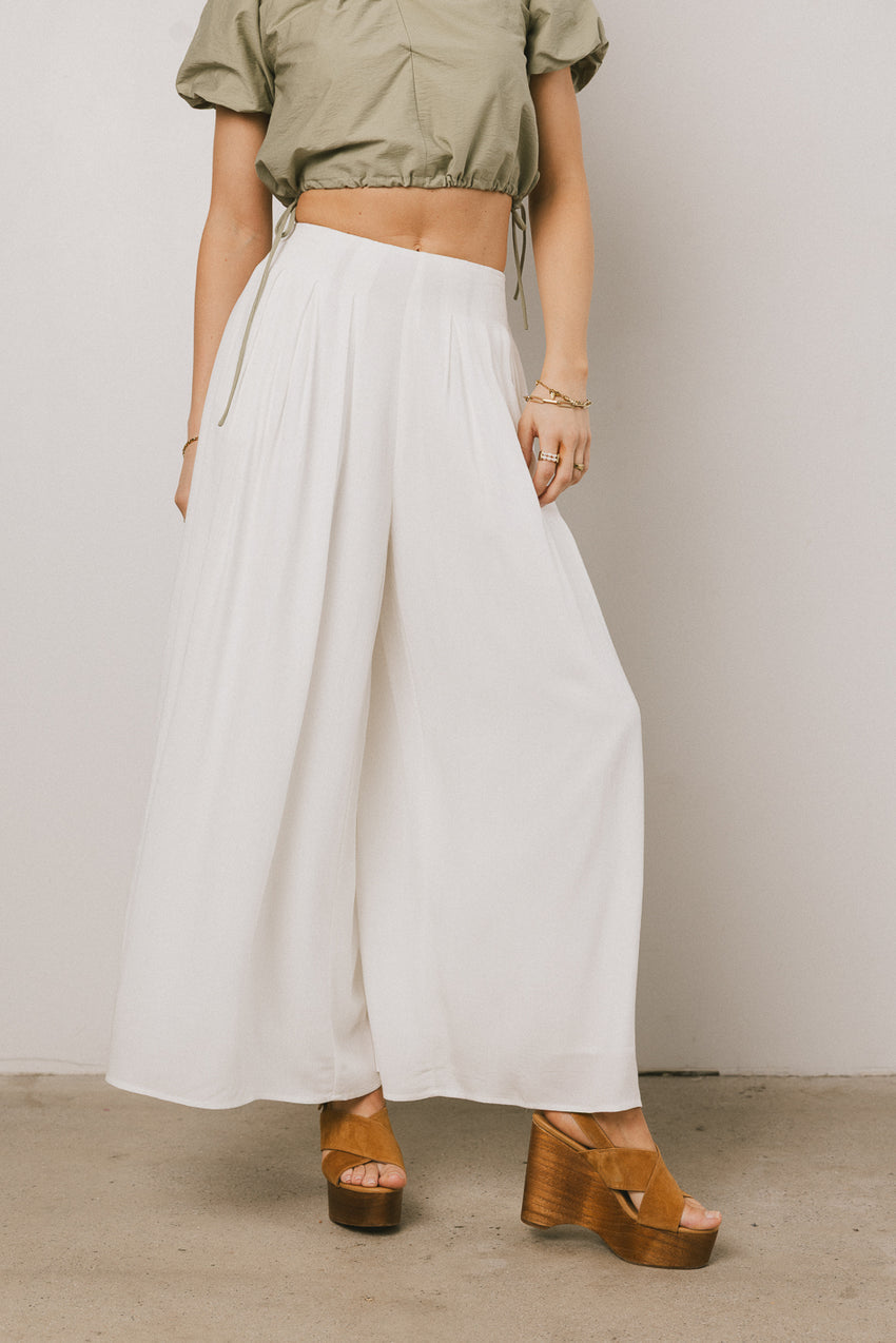 Kiaan Baggy Pants In White - Final Sale