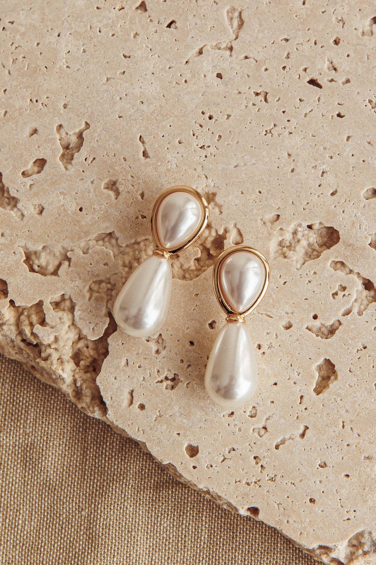 Elizabeth Droplet Earrings Gold Pearl